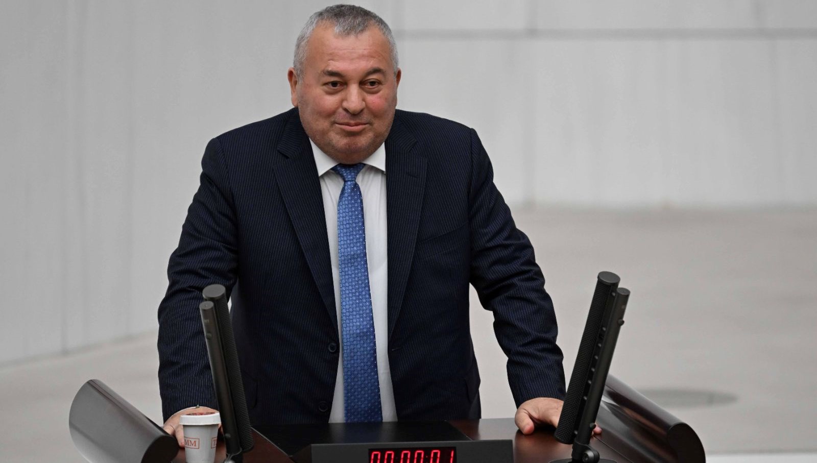 Demokrat Parti İçinde Gergin Anlar: Cemal Enginyurt ve Salih Uzun Görevden Ayrıldı