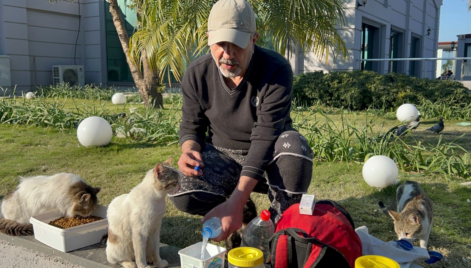 59 Yaşında Her Gün 8 Kilometre Yürüyor: Merhametiyle Yürekleri Isıtıyor!