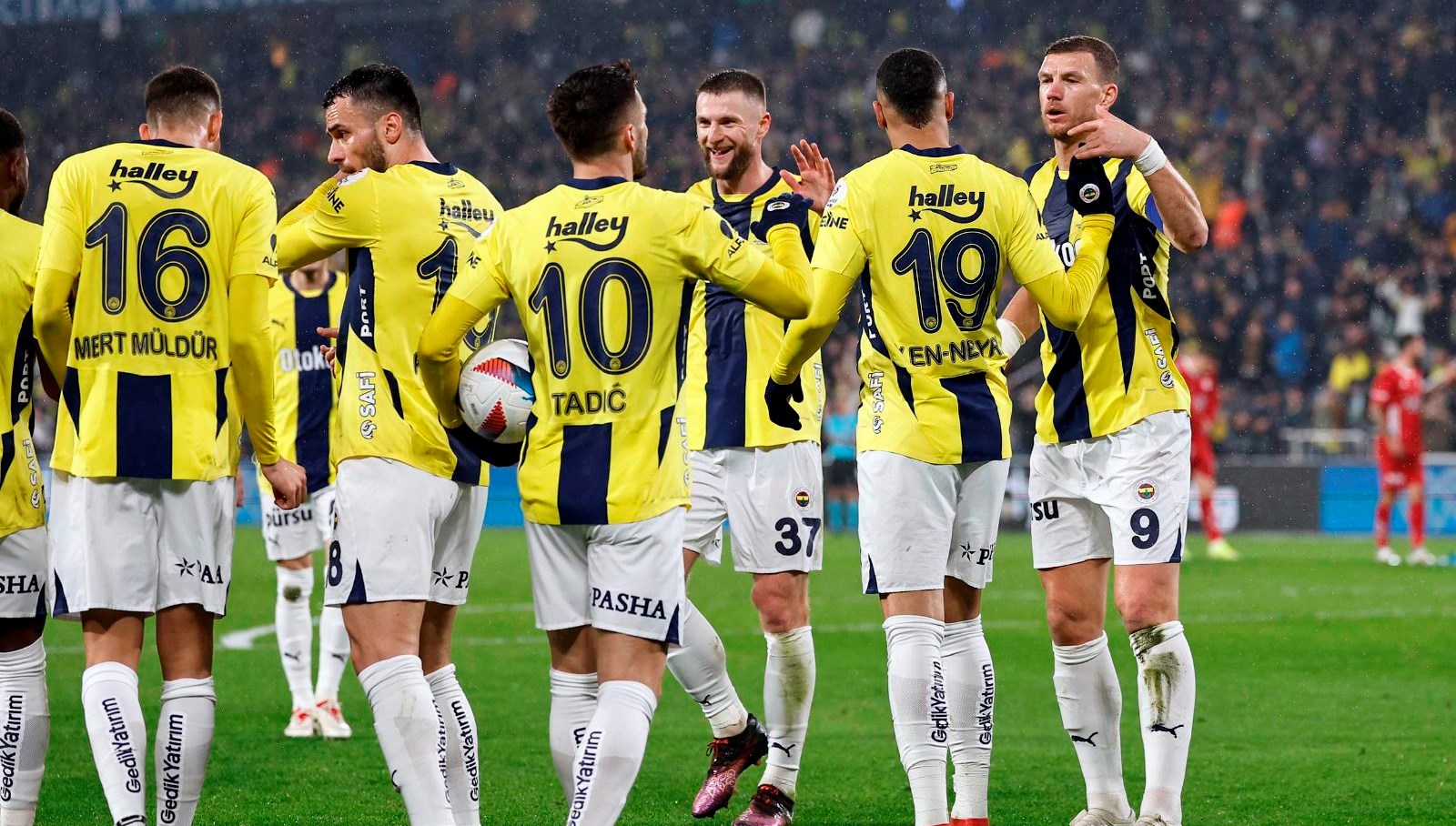 Fenerbahçe, Rangers Maçında İki Önemli Eksikle Savaşa Hazır: Mourinho'nun Hamlesi Ne Olacak?