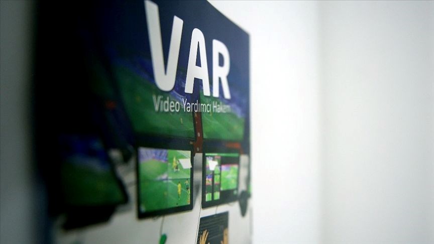 Süper Lig'de Yabancı Hakimlerin Performansı: Zirveye Oynayan İsimler ve Tercih Edilen Ülkeler Açıklandı!