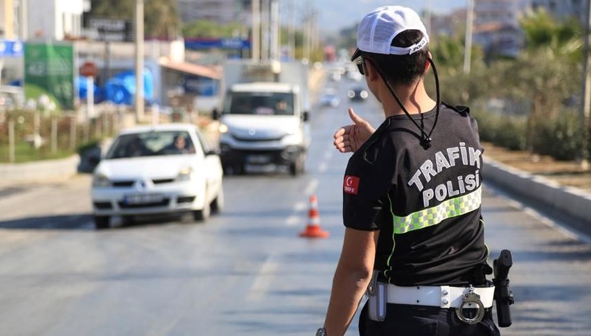 Trafikteki büyük gözaltı: Bir haftada 3,5 milyon araç incelendi, 528 bin sürücüye ceza kesildi!