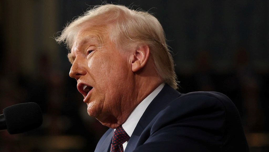 Trump'ın Çarpıcı Stratejisi: Belirli Ülkelerin Vatandaşlarına ABD Kapıları Kapatılıyor!