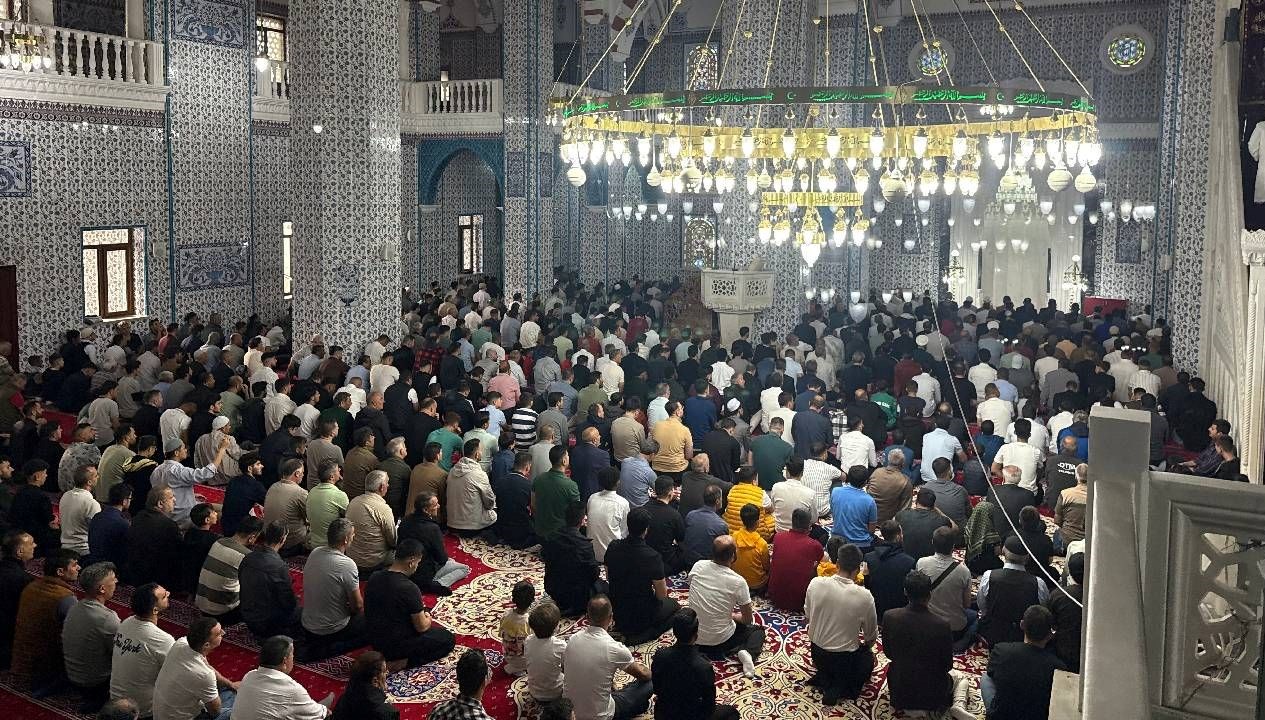 Iğdır'da Bayram Coşkusu: İlk Namaz Kılındı!