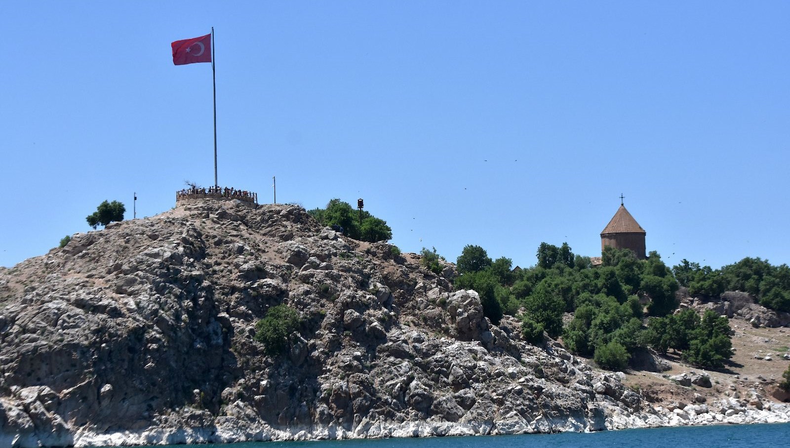 Akdamar Adası'na Ziyaretçi Akını: Van Gölü'nün Cenneti!