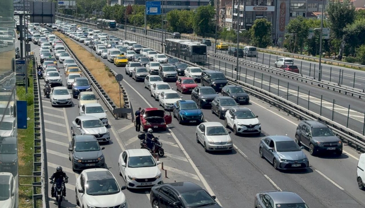 Bayramın İkinci Gününde İstanbul Trafiği Çileye Dönüşüyor: Güncel Durum İyi mi?