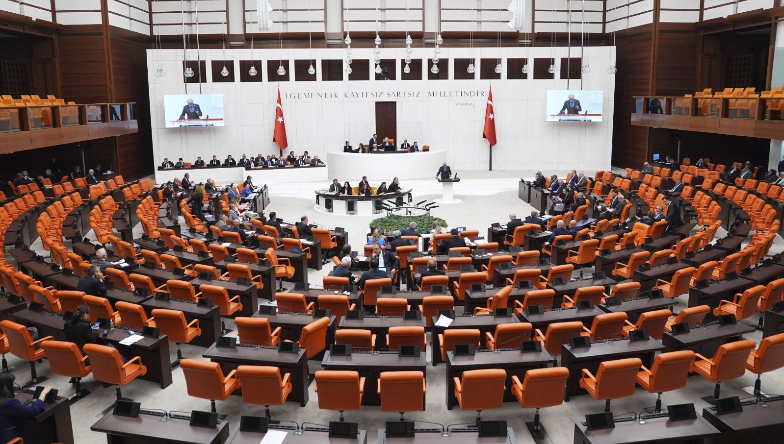 Bayram Coşkusunun Ardından: Meclis'te Belediye Düzenlemesi Gündemde!