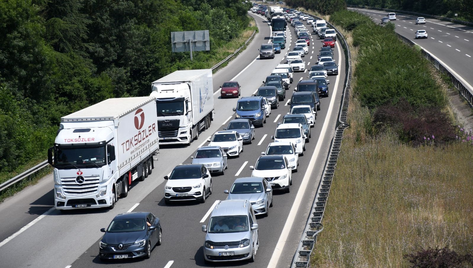 Bayram dönüşü trafiği: Bolu ve Düzce'de akıcı bir yoğunluk hâkim!