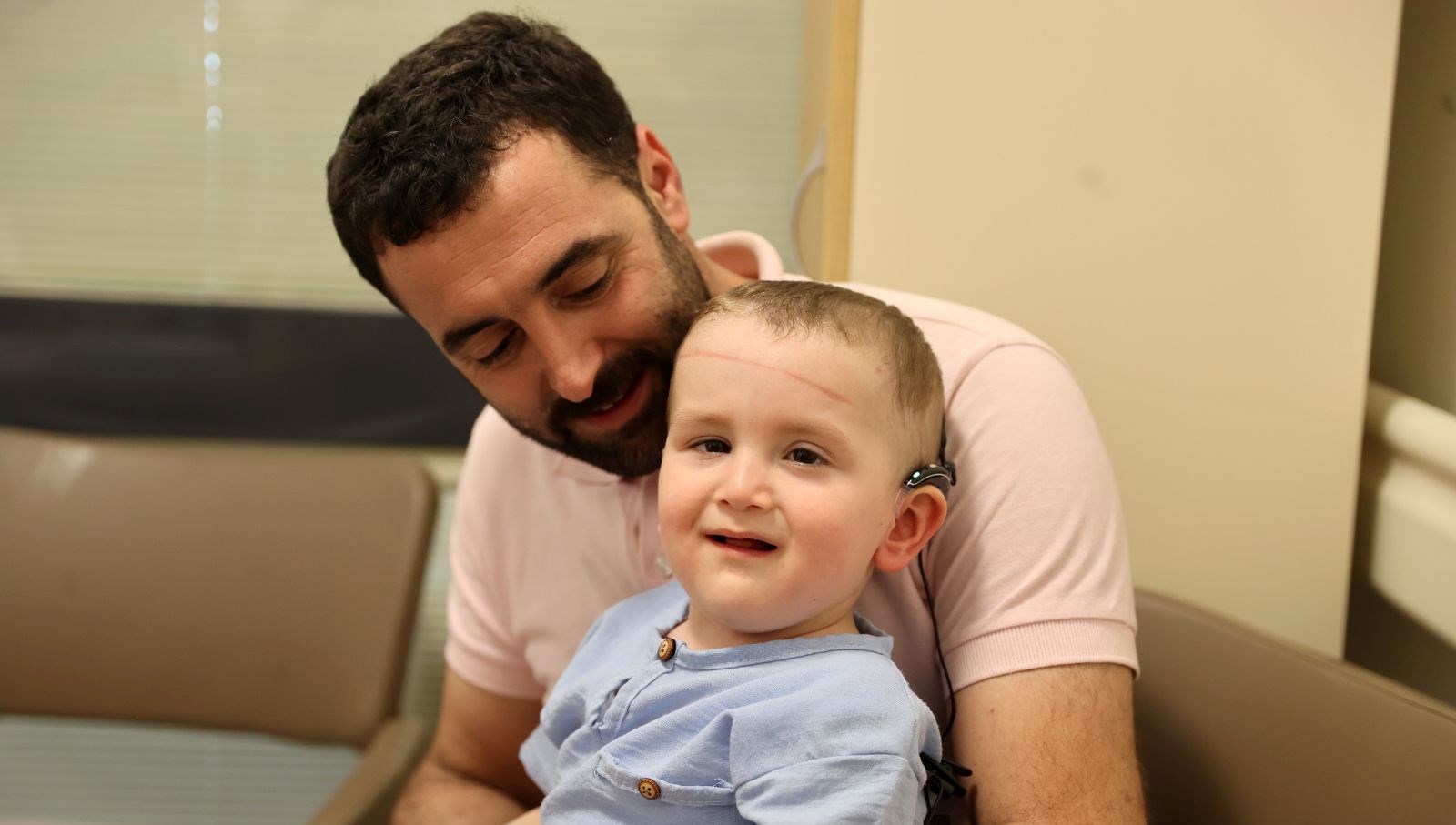 Küçük Çocuğun İlk Ses Deneyimi: Duyduğu Her Şey Gözyaşlarına Sebep Oldu!