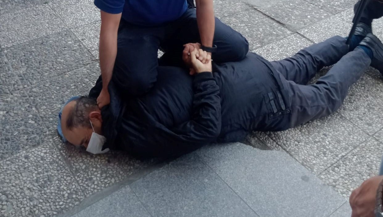 Kredi Hayalleri İçin Silahla Tehdit Etti!