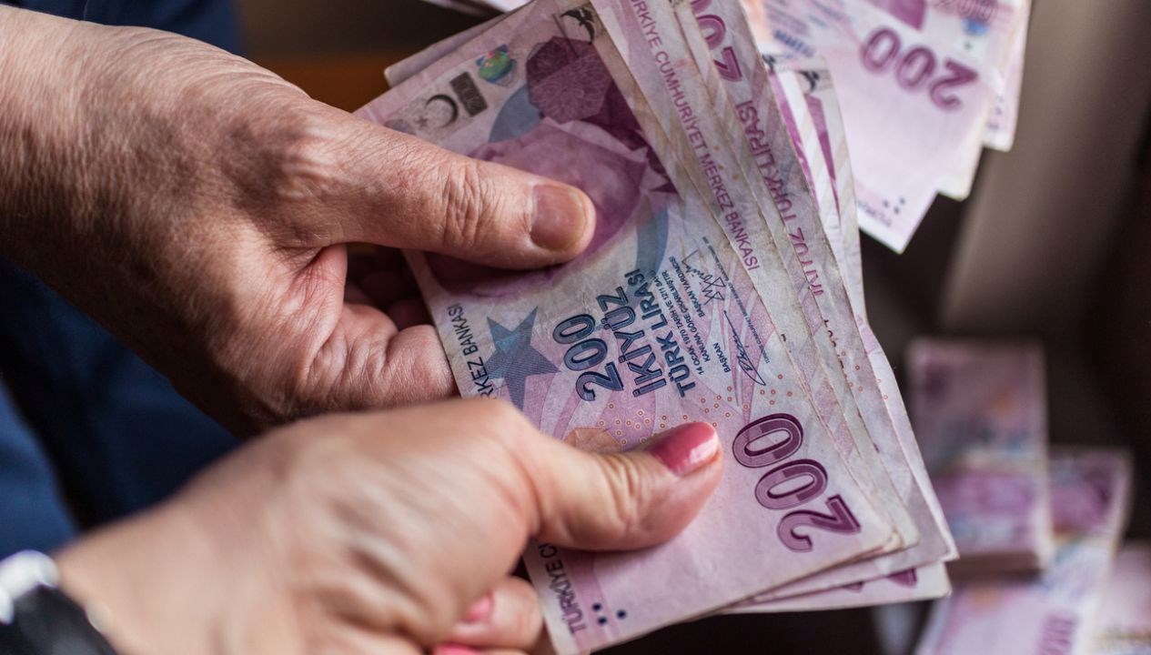 2025'te Memur ve Emekli Maaşları: Temmuz Zammı Ne Getirecek? 6 Aylık Enflasyon Farkı Merakla Bekleniyor!