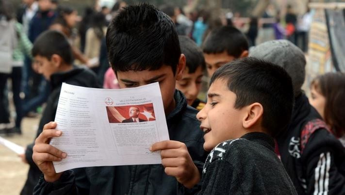 Müfredatın Ötesinde: Mezun Öğrencilere Yönelik İlham Verici Karne Görüşleri