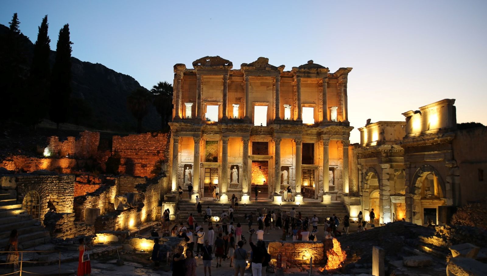 8. Uluslararası Efes Opera ve Bale Festivali: Sanat Dolu Bir Yaz Başlıyor!