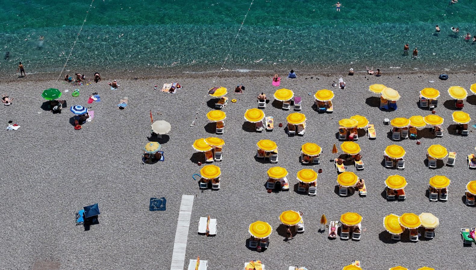 Konyaaltı Sahili'nde Yerli ve Yabancı Turist Yoğunluğu!