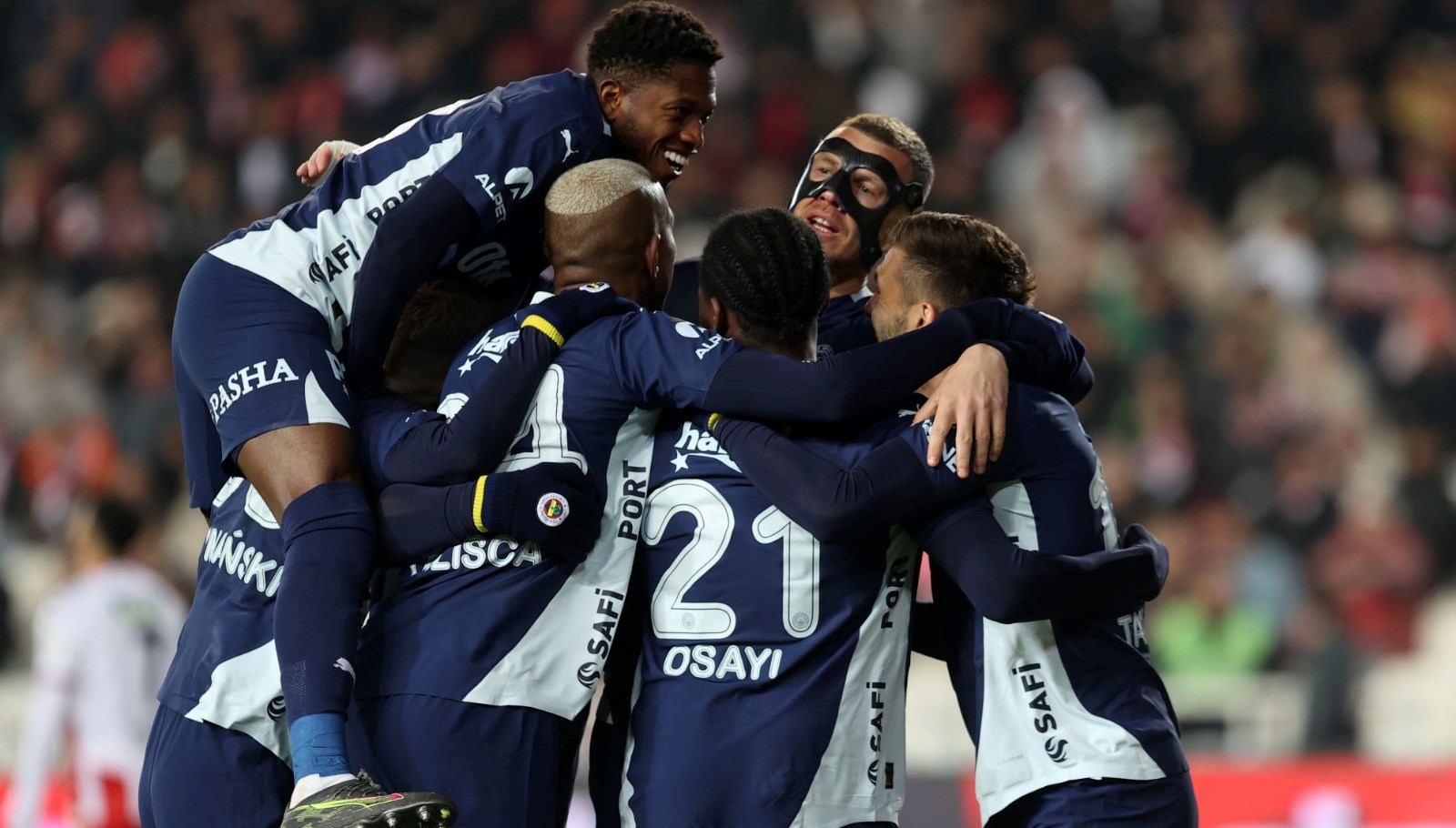 Fenerbahçe'nin İkoniği: Osayi-Samuel Dönemi Kapanıyor!