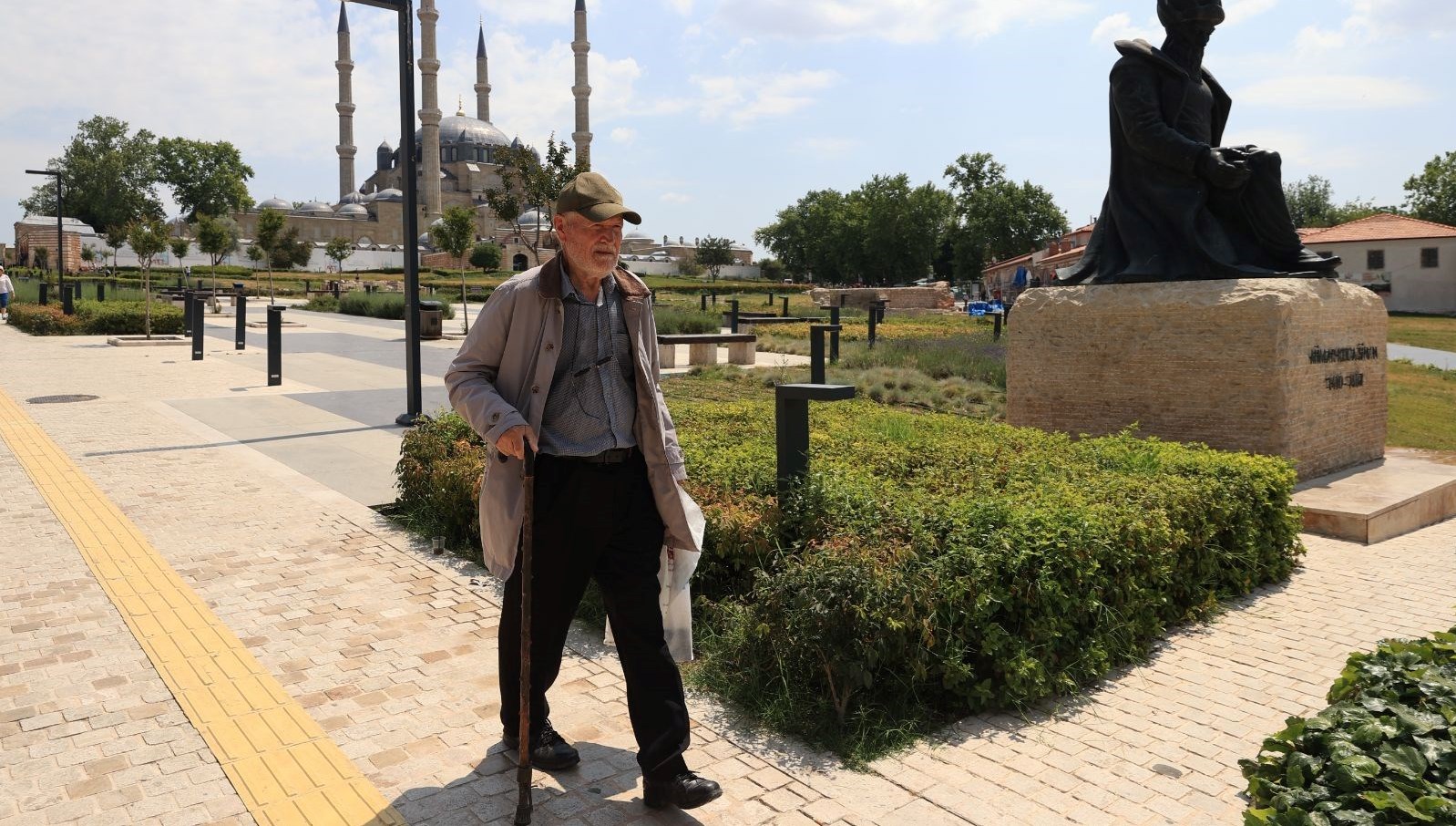 81 Yaşında Filozof Hurdacı: Eğitim Tutkusu Sınavlara Taşıyor!