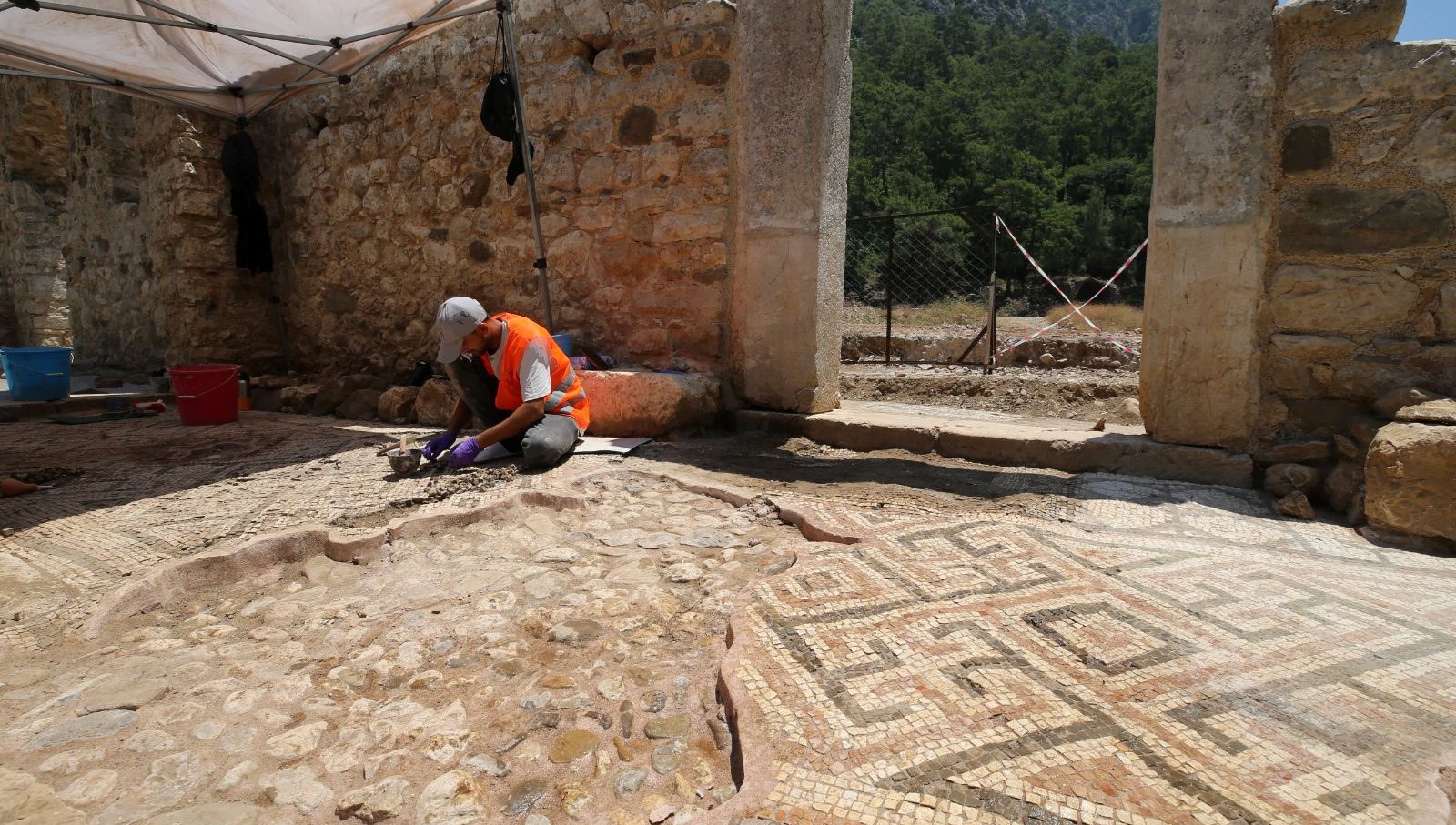 Olympos Antik Kenti'nde Mozaikleriyle Tarihe Işık Tutan Yeni Keşifler!