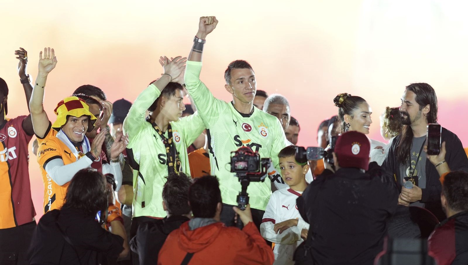 Menajerinden Önemli Açıklama: Fernando Muslera Hangi Takıma Katılıyor?