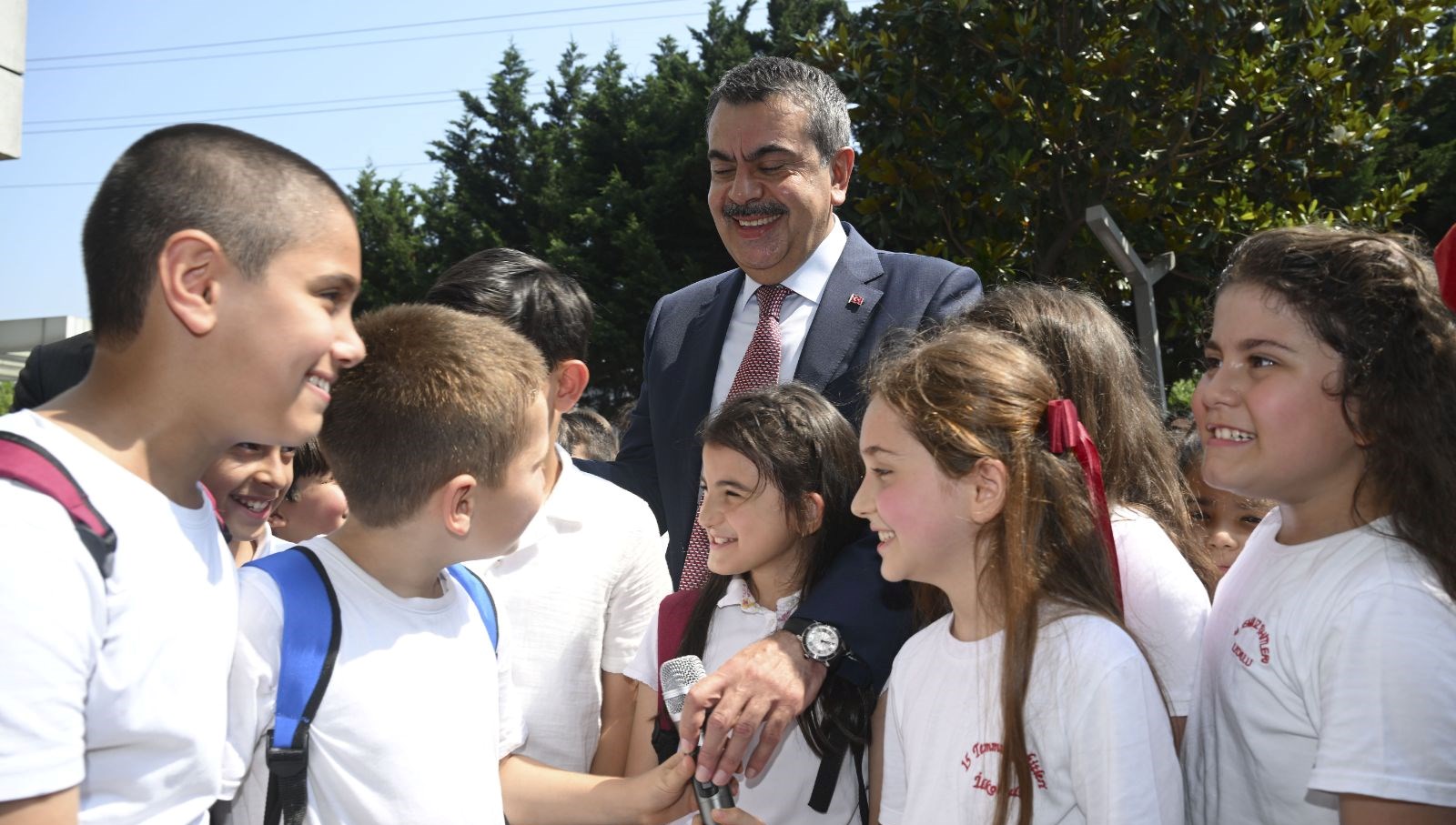 Okullarda Değişim Rüzgarı: Serbest Kıyafet Dönemi Sona Erdi!