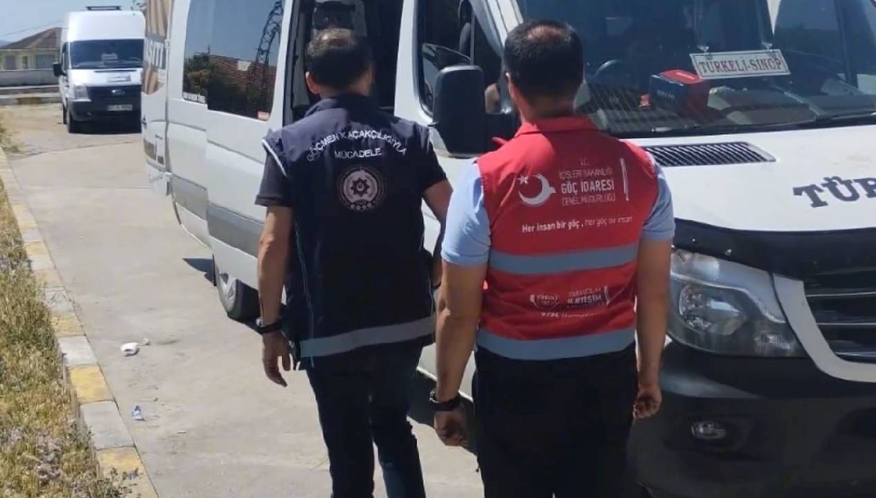 Göçmen Kaçakçılığına Darbe: 15 Şahıs Ele Geçirildi