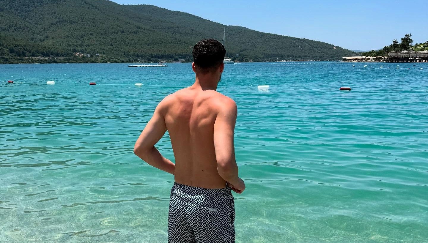 Premier Lig sezonu tamamlandı, milli yıldız tatil için Bodrum'a ailesiyle gitti!