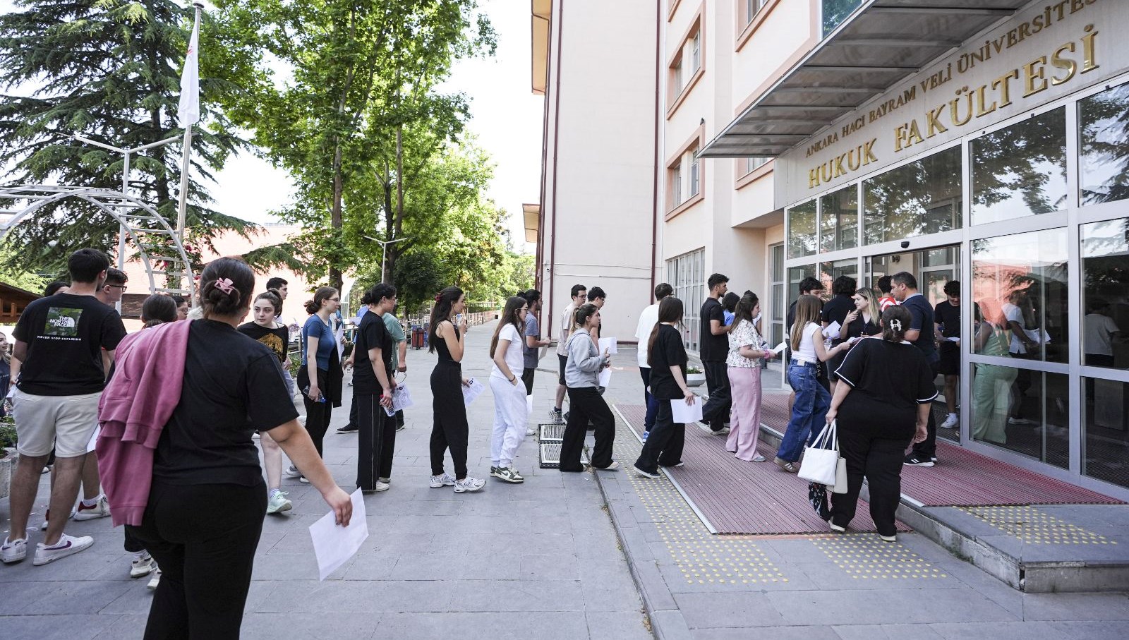 Üniversite Serüveni İkinci Gün: AYT Sınavında Bekleyen Sorular Nelerdir?