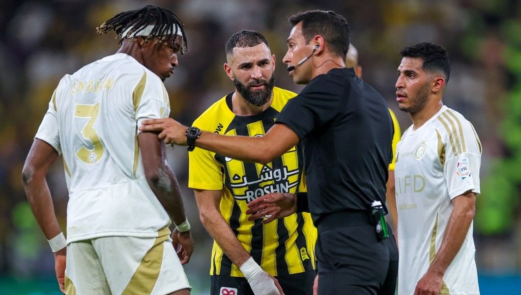 Fenerbahçe ile Galatasaray'ın Transfer Yarışı: Suudi Yıldız İstanbul'un Hangi Yakasında Parlayacak?