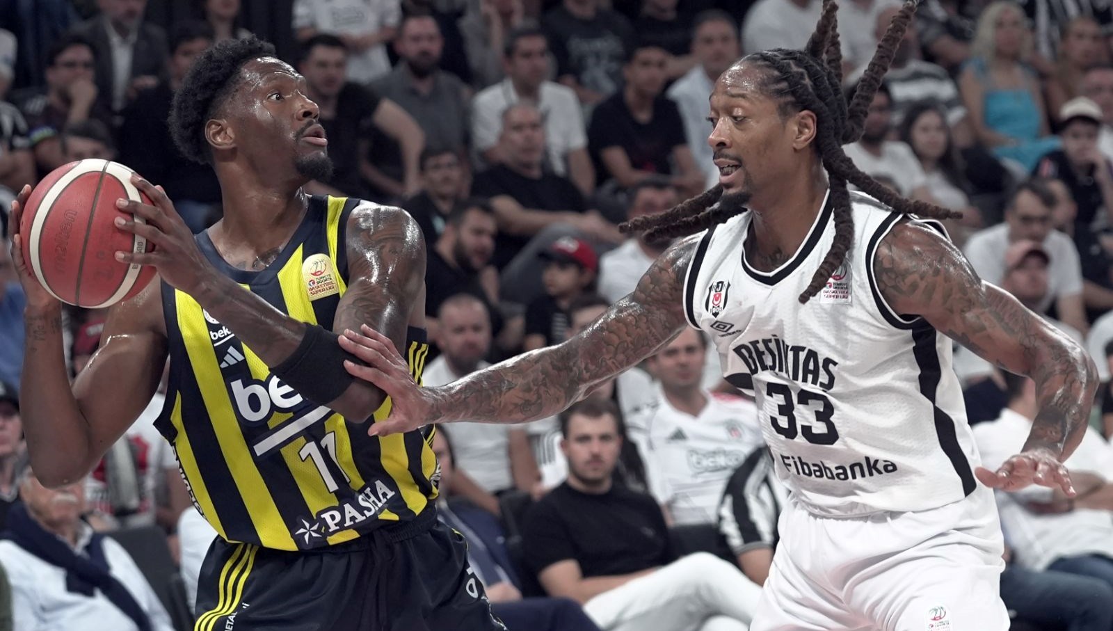 Sonsöz mü? Beşiktaş finali uzatmaya çalışırken, Fenerbahçe zafer için mücadelede!