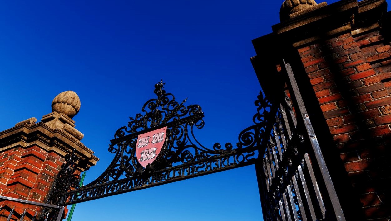Trump’ın Yabancı Öğrenci Yasağı Harvard’da Çöktü!