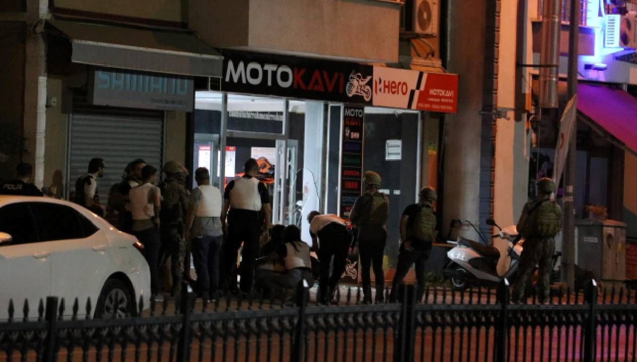 Sokakta Nefes Kesici Anlar: Silah Sesleri ve Polisin İkna Çabası!