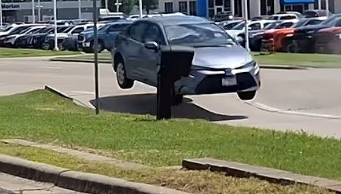 Yaz sıcakları araçları etkisi altına aldı: Toyota Corolla bir anda havalandı!