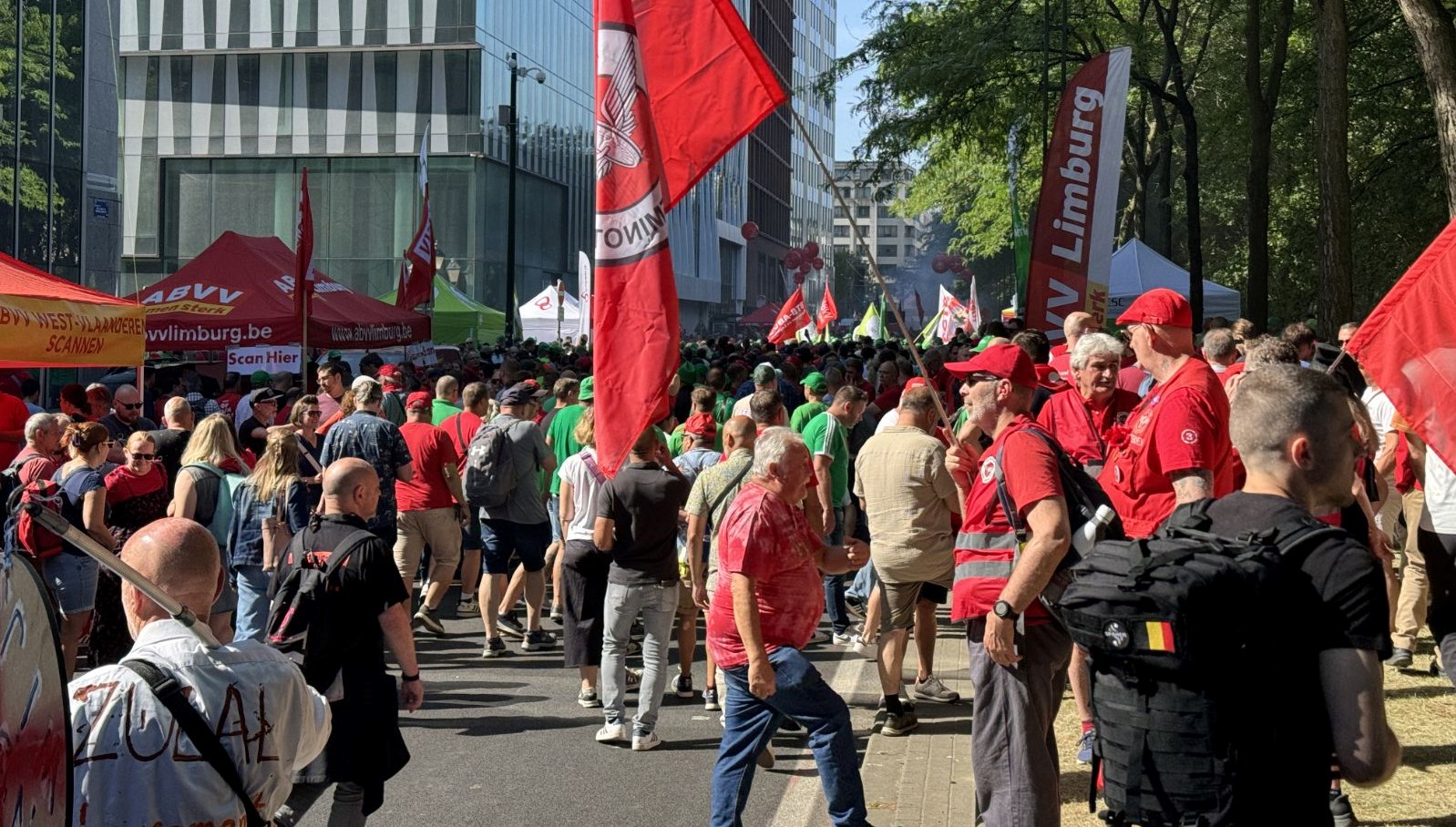 Belçika'da İşçiler Harekete Geçti: Grev Alarmı!