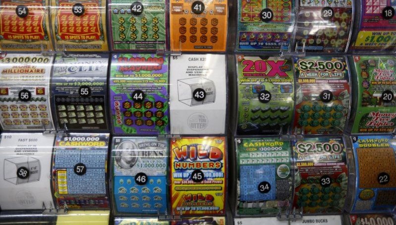 Çöpte Bulduğu Piyango Bileti Ona 80 Bin Dolar Kazandırdı!