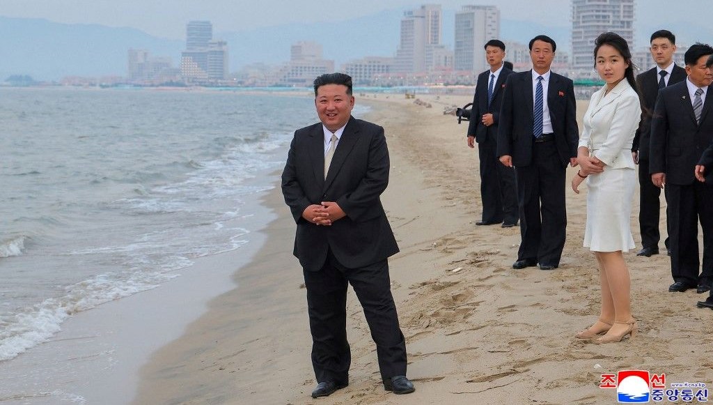Kim Jong-un'un Sürpriz Ziyareti: Ailesine En Büyük Başarısını Tanıttı!