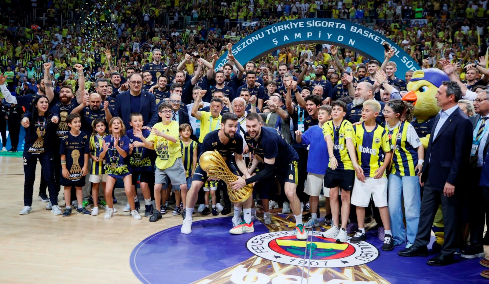 Fenerbahçe'de Şampiyonluk Sevinci, Galatasaray’a Transfer Kapısı Aralandı!