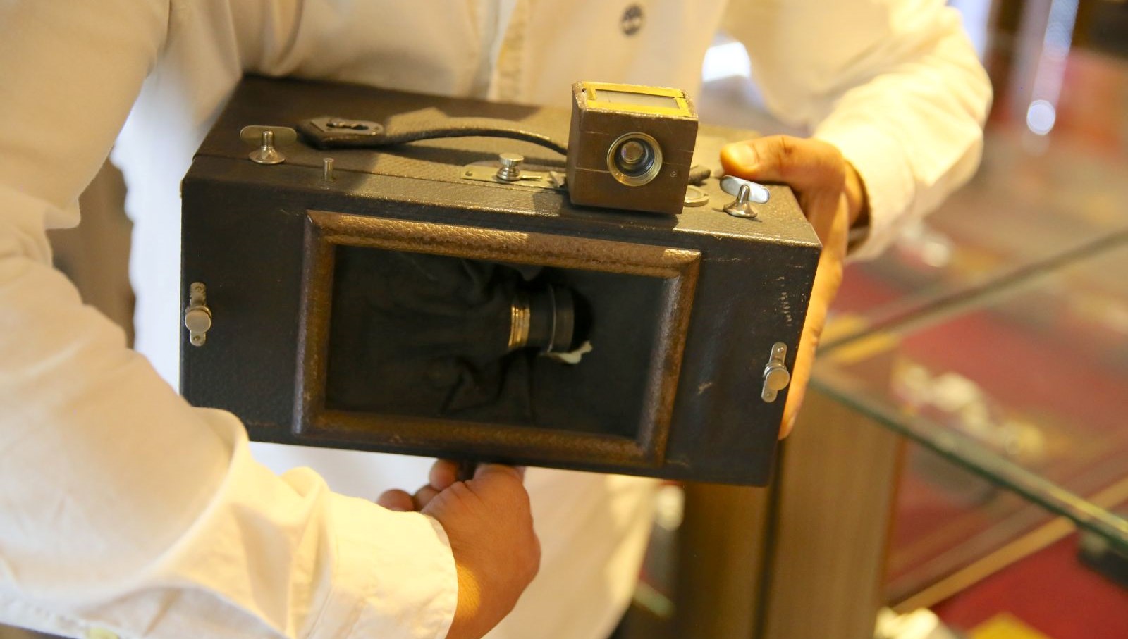 119 Yıllık Fotoğraf Makinesi: Geçmişin İzleriyle Dolu Bir Hazine!