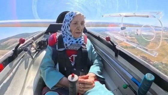 Hayaller Gerçek Oluyor: Mürüvvet Teyze Uçak Kullanma Heyecanını Yaşadı!