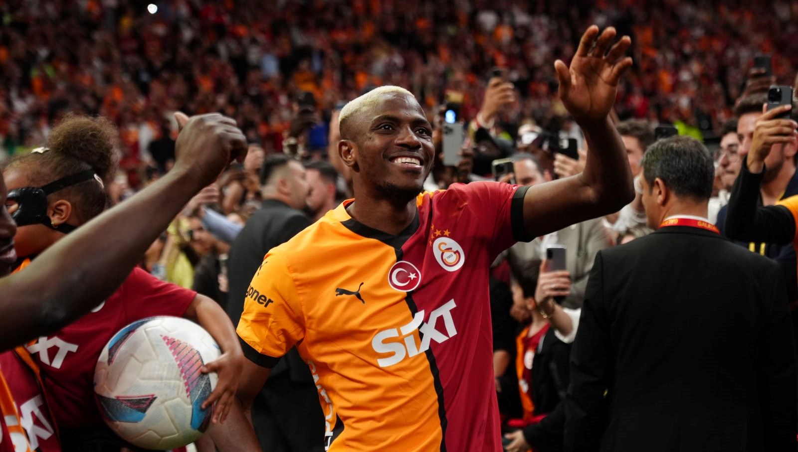 Osimhen Transferinde Tarihi Gelişme: Kritik Eşiği Geçtik, Anlaşma Tamam!