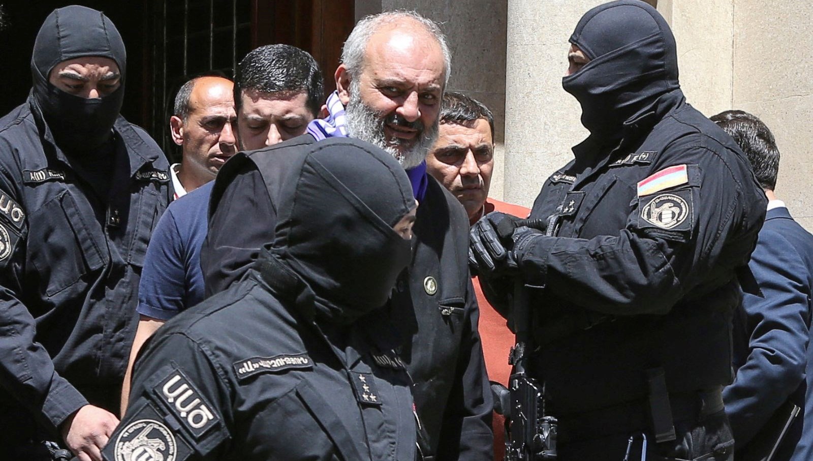 Ermenistan'da İsyan Gölgesinde: 15 Kişi Darbe Girişimi Nedeniyle Gözaltında!