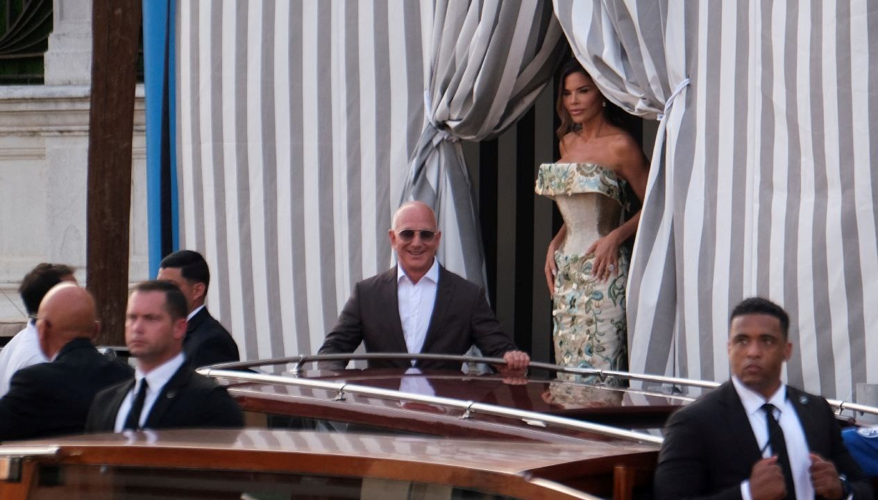 Venedik'te Sular Durulmuyor: Jeff Bezos'a Artan Tepkiler Dikkat Çekiyor!
