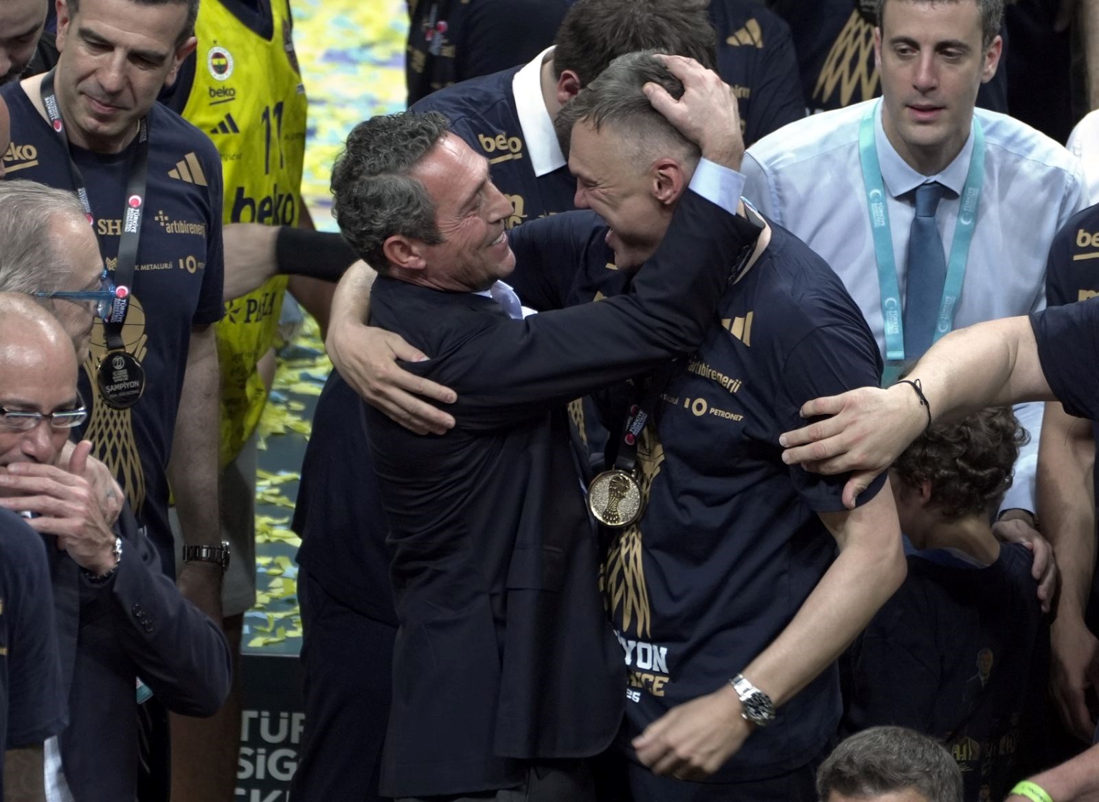 Fenerbahçe Beko'nun Üçlü Zaferi: Türk Basketbol Tarihinin Zirvesinde!