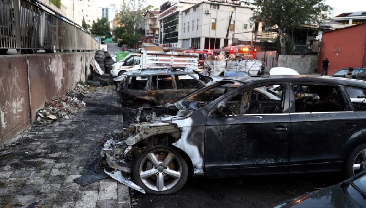 Sanayi Alanında Tamir Bekleyen Araçlar Alev Alev Yandı!