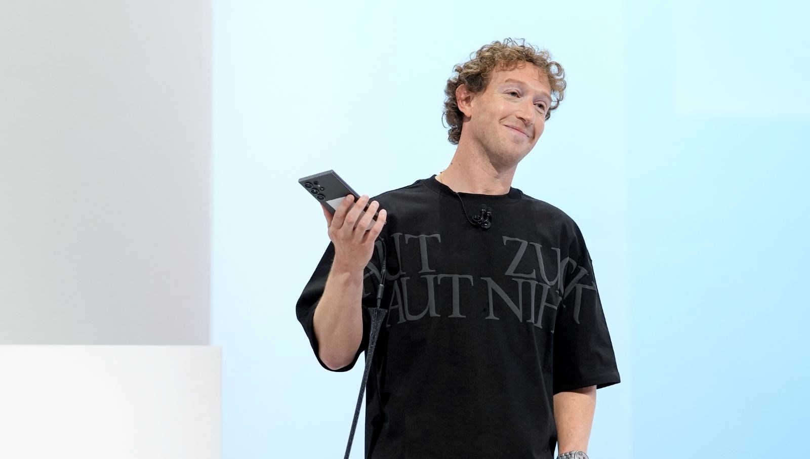 Zuckerberg'in Gizli Yapay Zeka Projeleri: 100 Milyon Dolarlık Beyin Avı Başladı!
