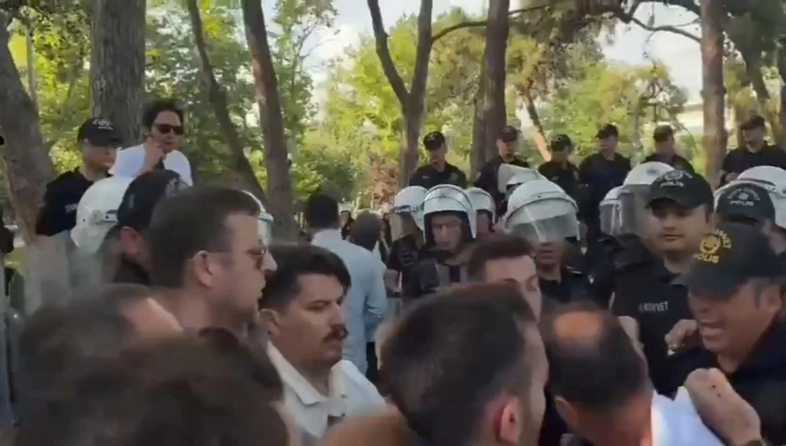 Kadıköy'de İzinsiz Eylem: 47 Gözaltı!