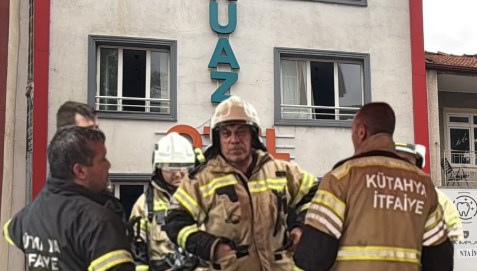 Yangın Alarmı: Otelde Panik Anları, 10 Kişi Dumandan Etkilendi!