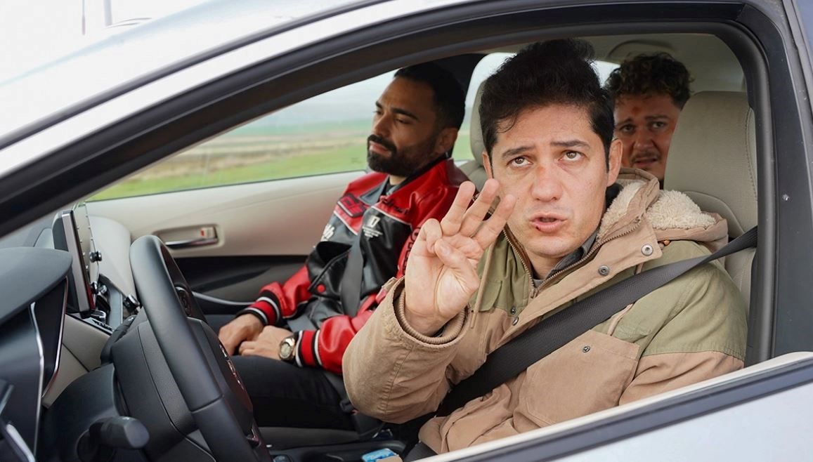 Üçlü Pürüz Filminin Çekim Mekânları, Oyuncu Kadrosu ve Hikayesi Neler?