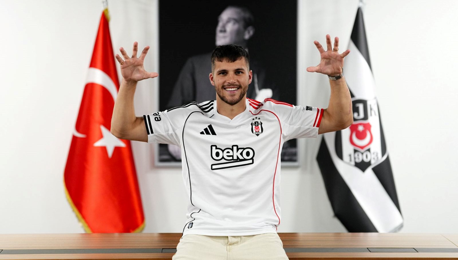 Beşiktaş’a 188. Yabancı Oyuncu: David Jurasek Merhaba Dedi!