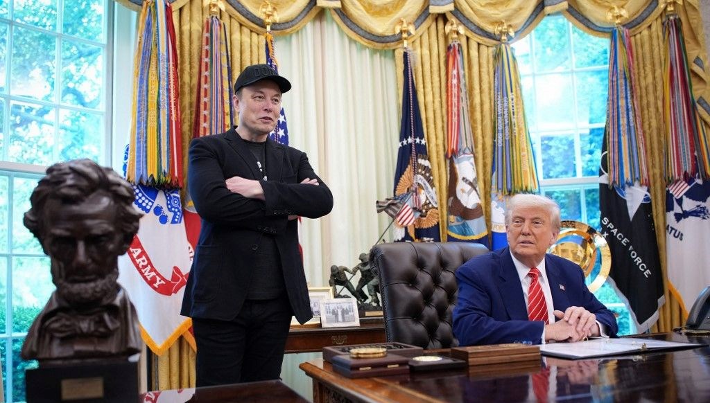 Trump'tan Sert Eleştiri: Elon Musk'ı Güney Afrika'ya Yollamakla Tehdit Etti!