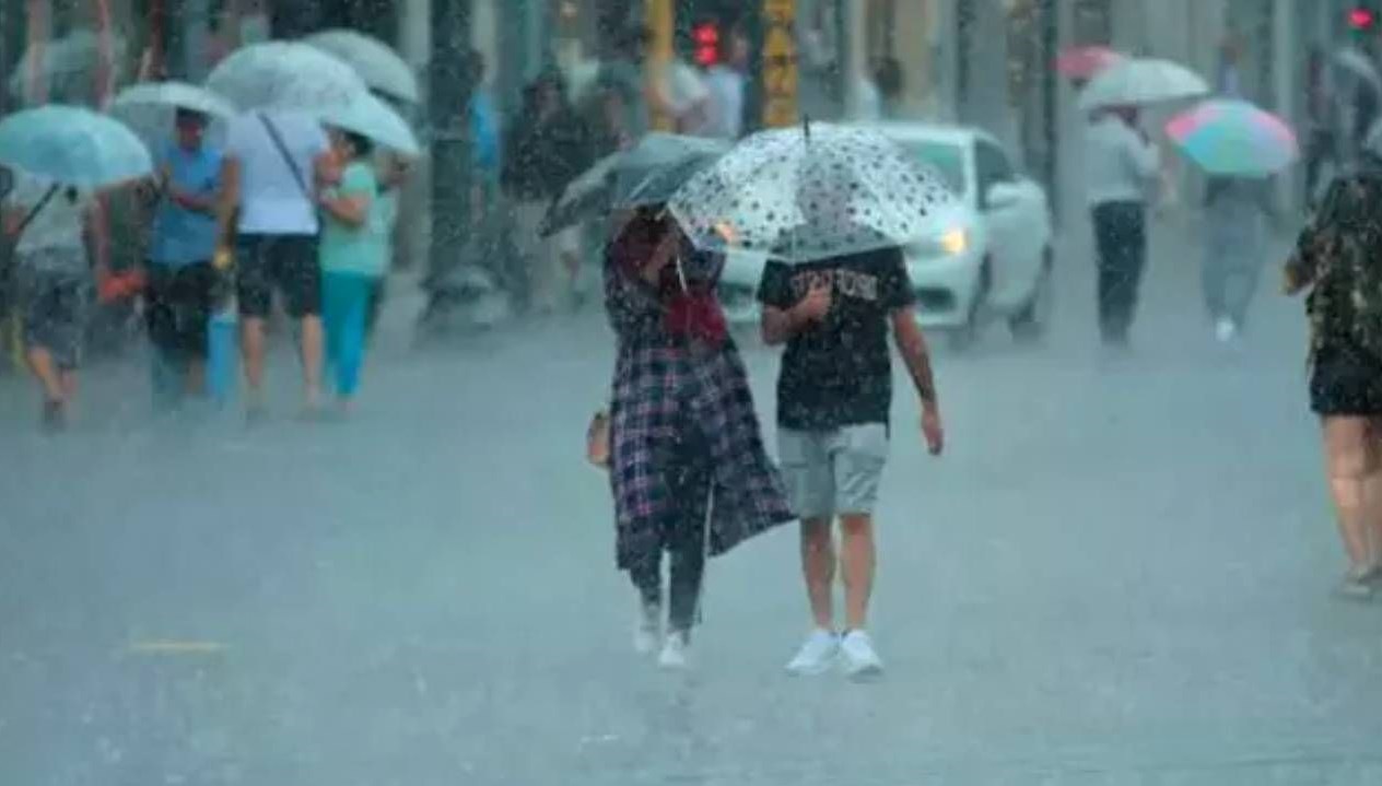 Meteorolojiden kritik uyarı: Yangın alanında şiddetli rüzgar, İstanbul’da beklenen sağanak!