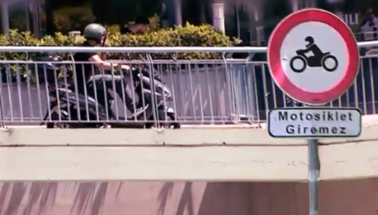 Üst Geçitte Motokuryelerin Hakimiyeti: