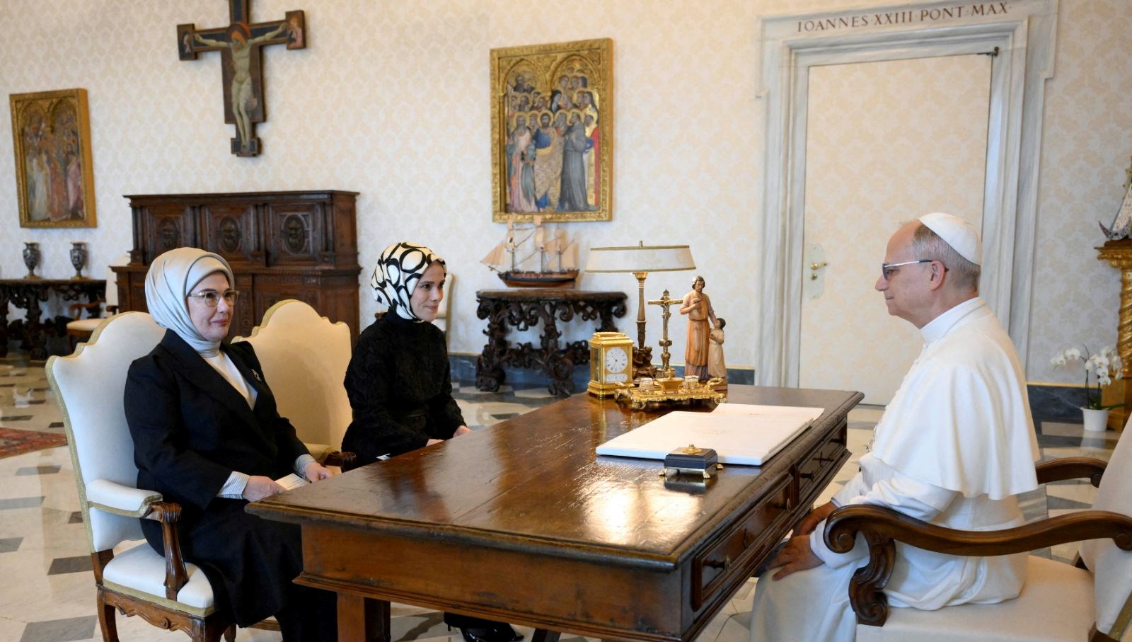 Emine Erdoğan ve Papa Leo Buluşması: Gazze Tartışmaları Gündemde